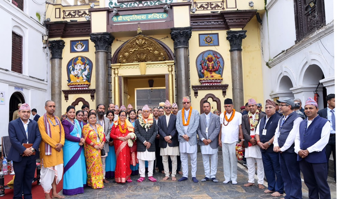 देश र जनताको कल्याणको कामना गर्दै राष्ट्रपति पौडेलले गरे पशुपतिमा पूजाआराधना